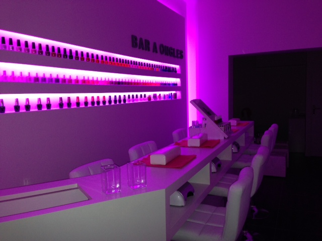 Nail & Sisters Voltaire